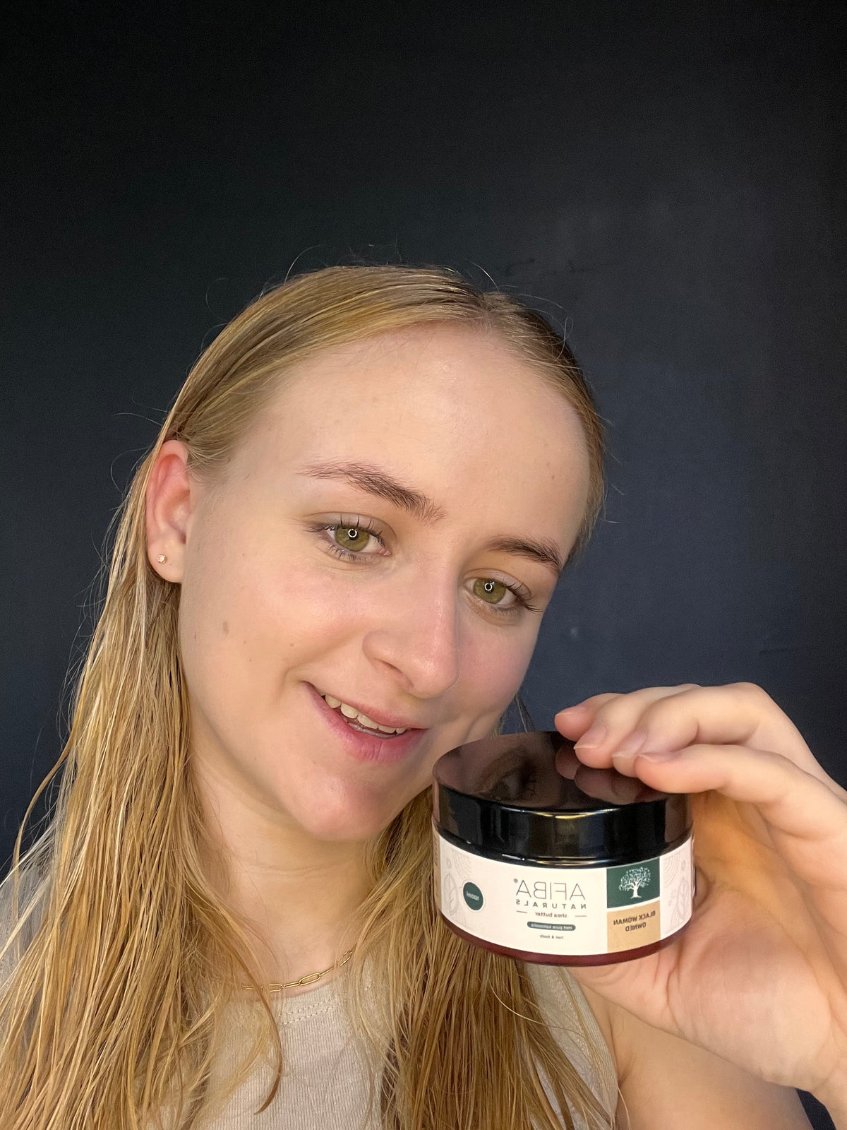 Hoe combineer je haar- en huidproducten in één routine?